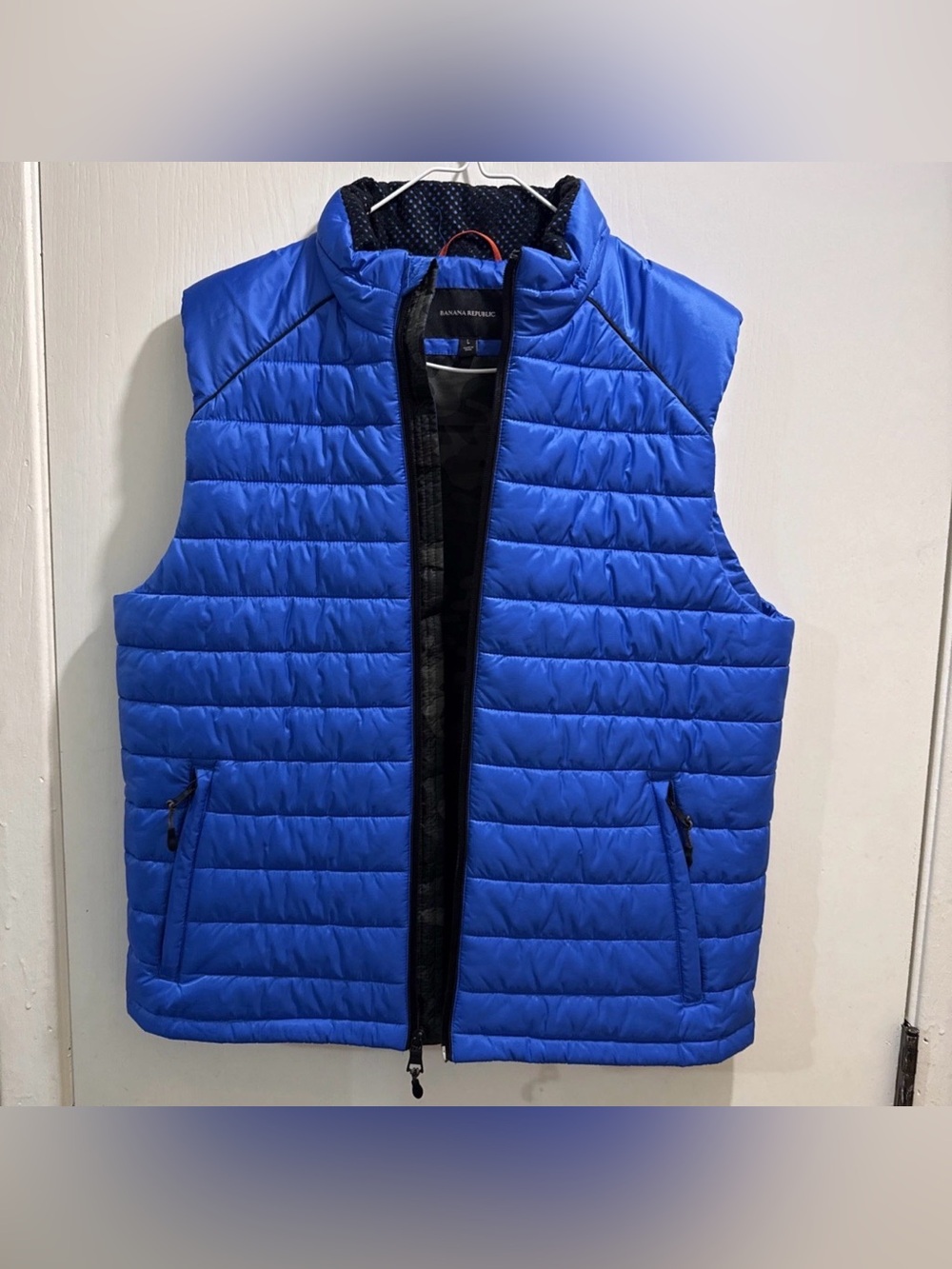 Banana Republic nwot Men's Royal Blue Quilted Puffer Vest camo inside